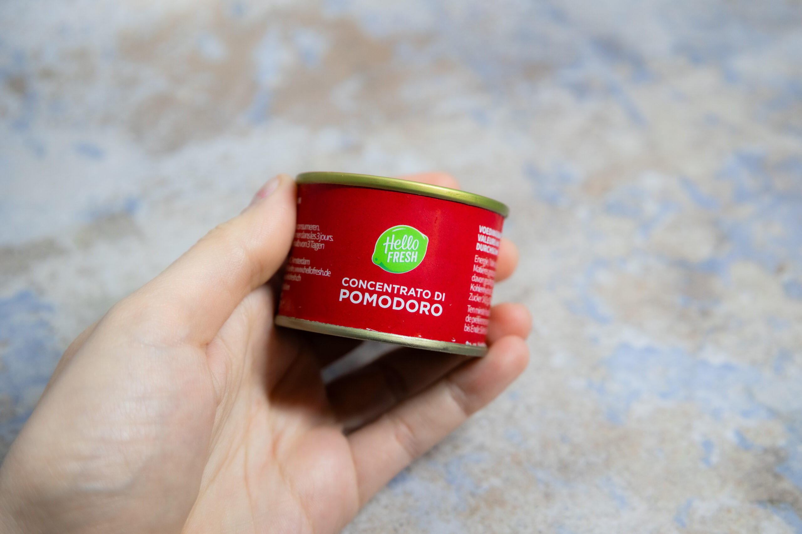 HelloFresh Tomatenmark verpackt in kleiner Metalldose