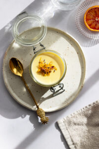 Dessert aus Mango-Maracuja-Buttermilch